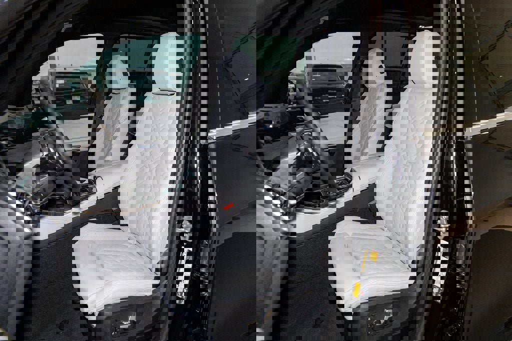 New 2026 BMW X5 xDrive50e w/ Premium Package image 34