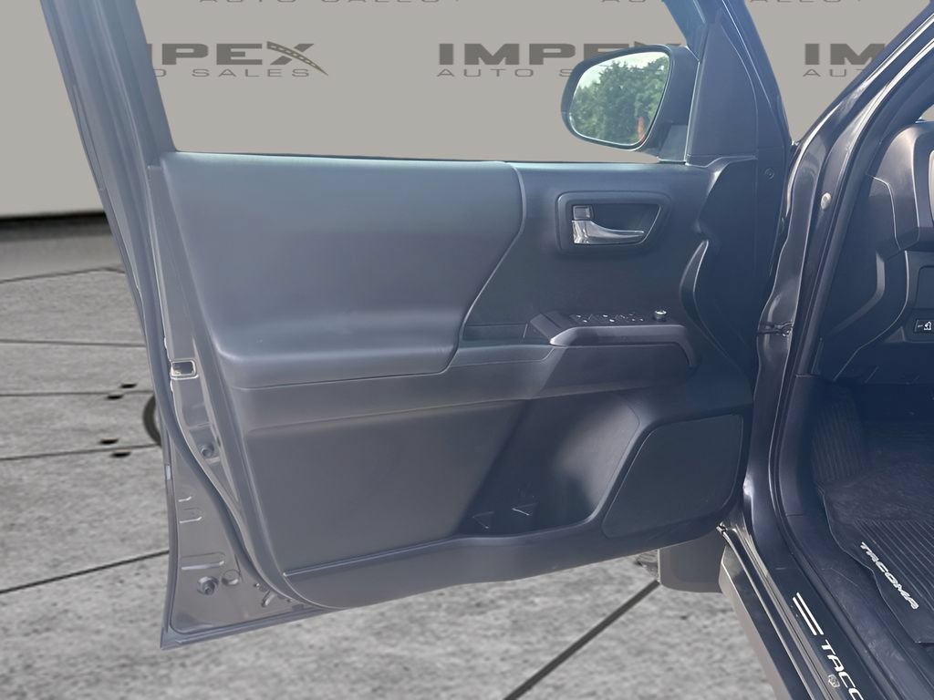 Used 2016 Toyota Tacoma SR5 RWD image 15