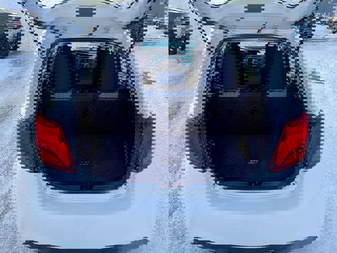 Used 2015 Toyota Yaris L image 25