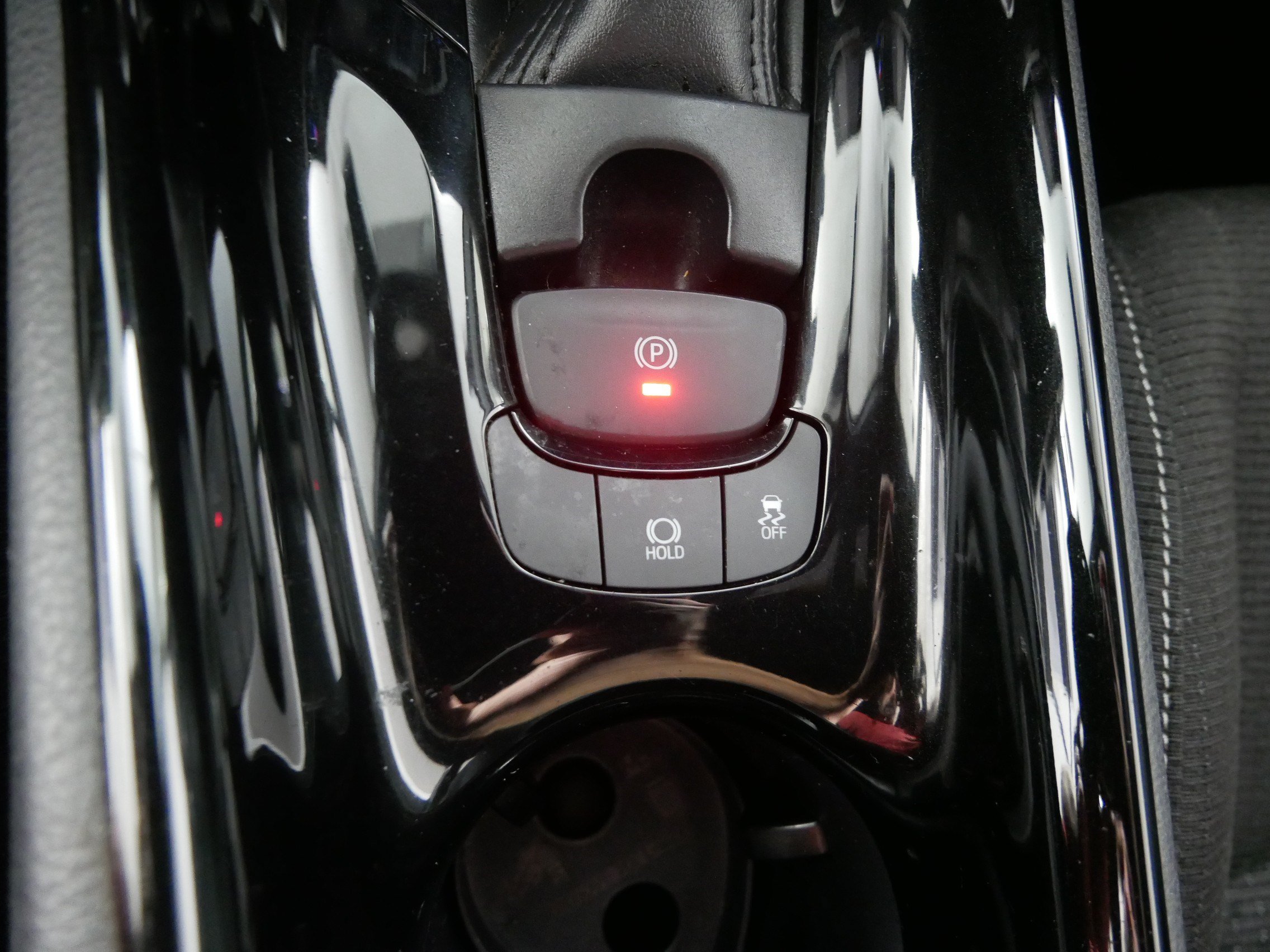 Used 2019 Toyota C-HR XLE FWD image 30