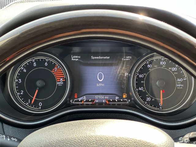Used 2019 Jeep Cherokee Overland w/ Technology Group AWD/4WD image 27