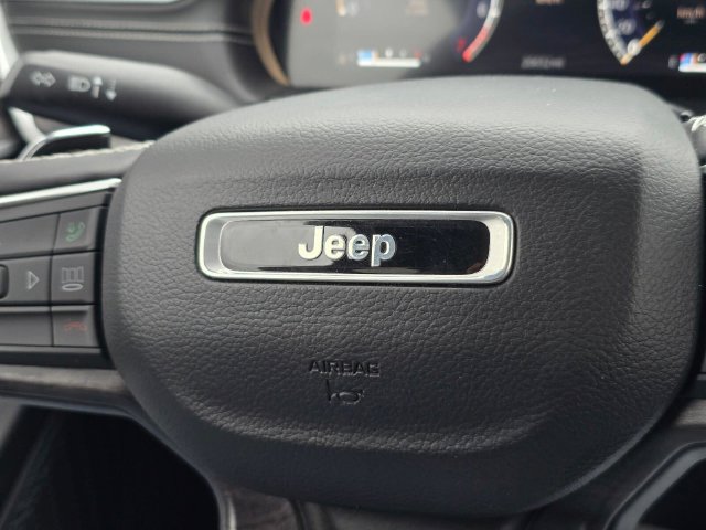 Used 2023 Jeep Grand Cherokee L Limited AWD/4WD image 32