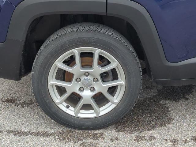 Used 2019 Jeep Renegade Latitude w/ Cold Weather Group image 10