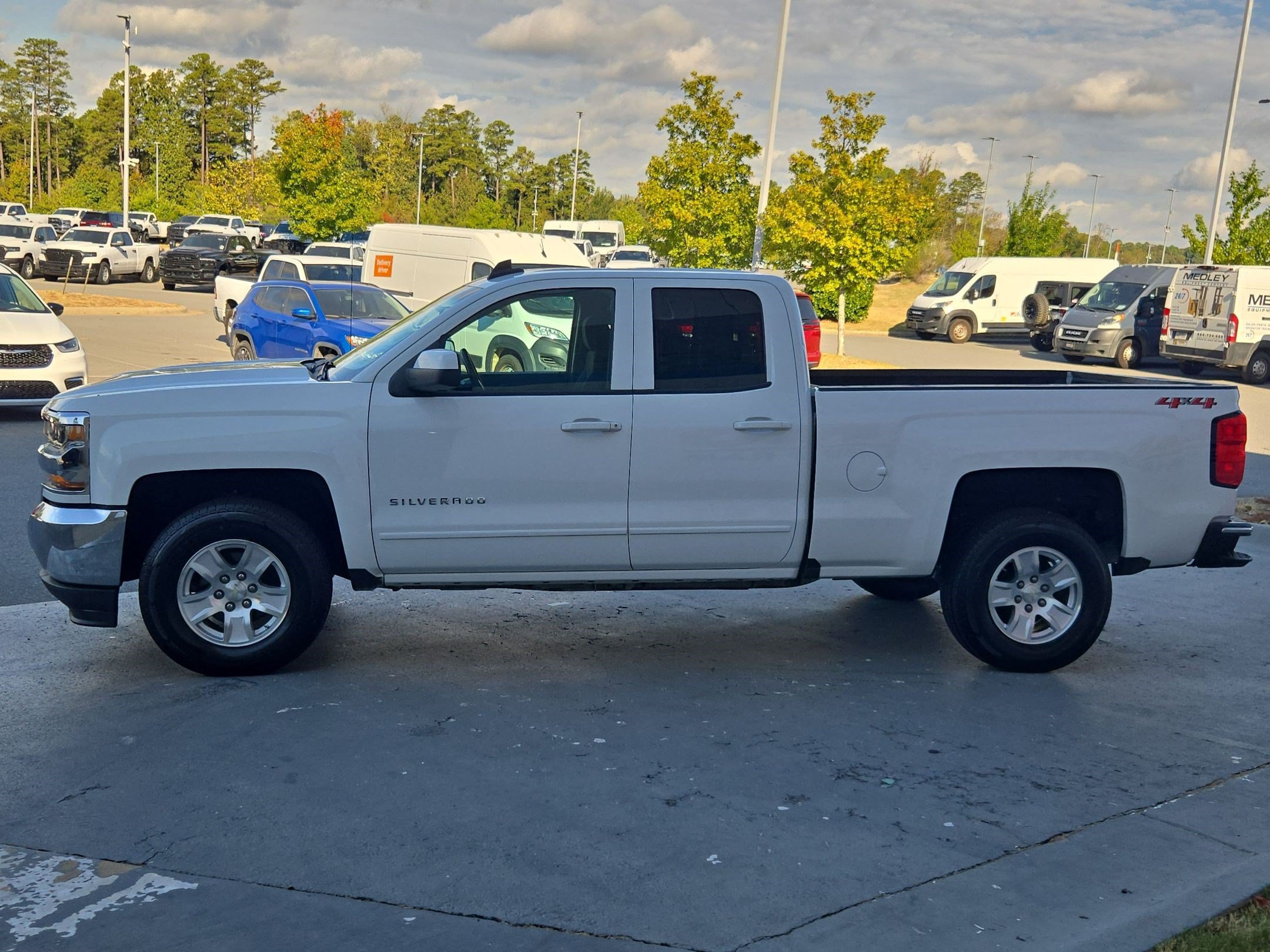 Used 2019 Chevrolet Silverado 1500 LT AWD/4WD image 4