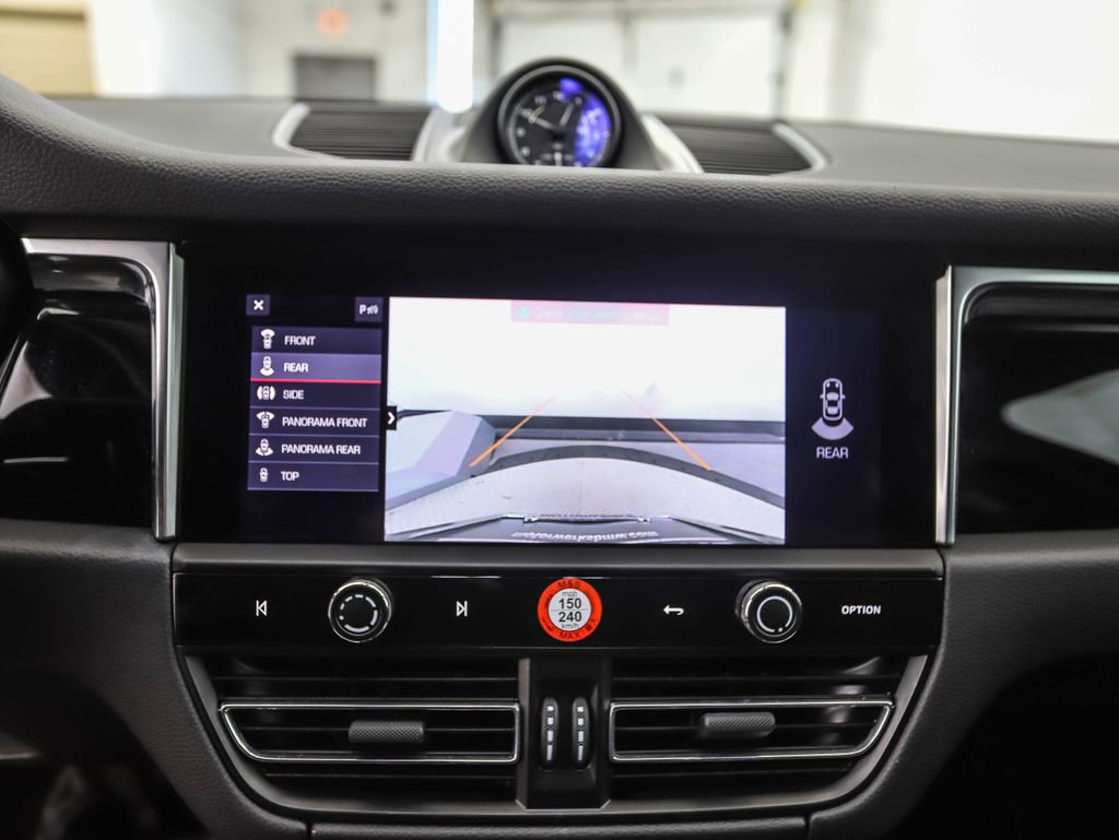 Used 2023 Porsche Macan image 17
