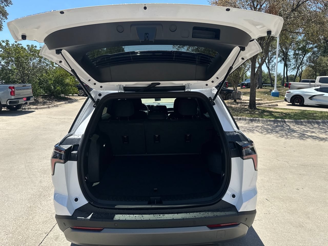 New 2027 Chevrolet Equinox LT FWD image 15