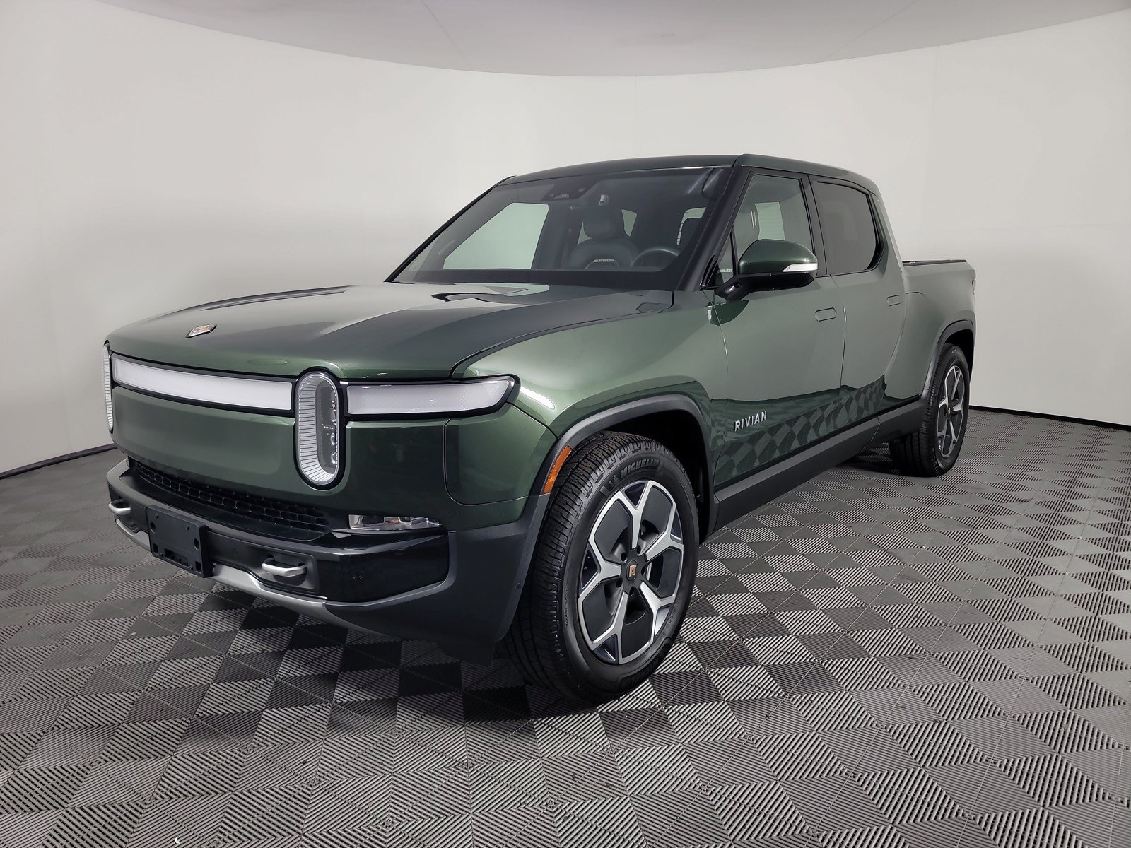 Used 2024 Rivian R1T Adventure AWD/4WD image 1