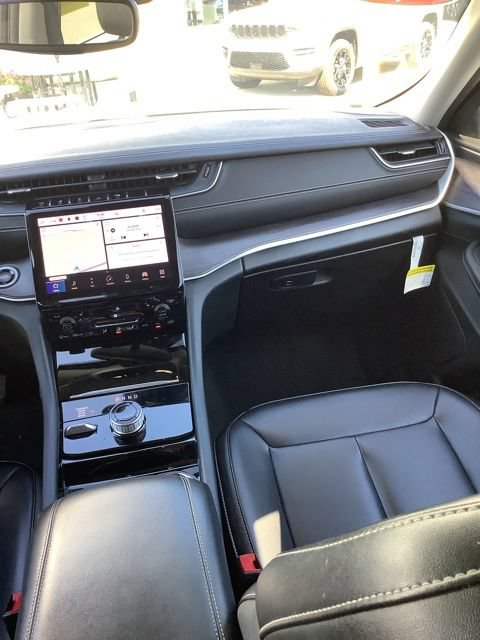 Certified 2023 Jeep Grand Cherokee Limited AWD/4WD image 18