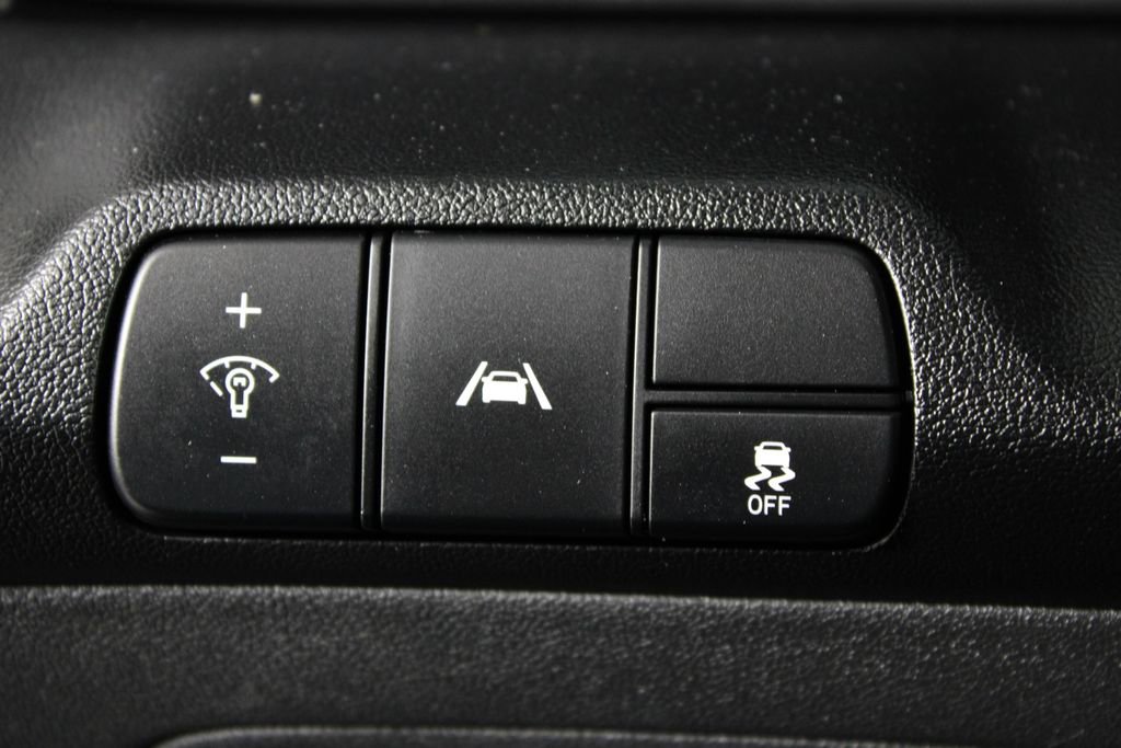 Certified 2021 Hyundai Elantra SEL w/ Convenience Package image 19