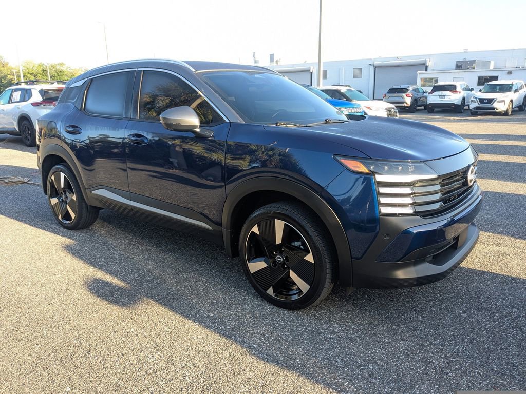 Used 2025 Nissan Kicks SR FWD image 2
