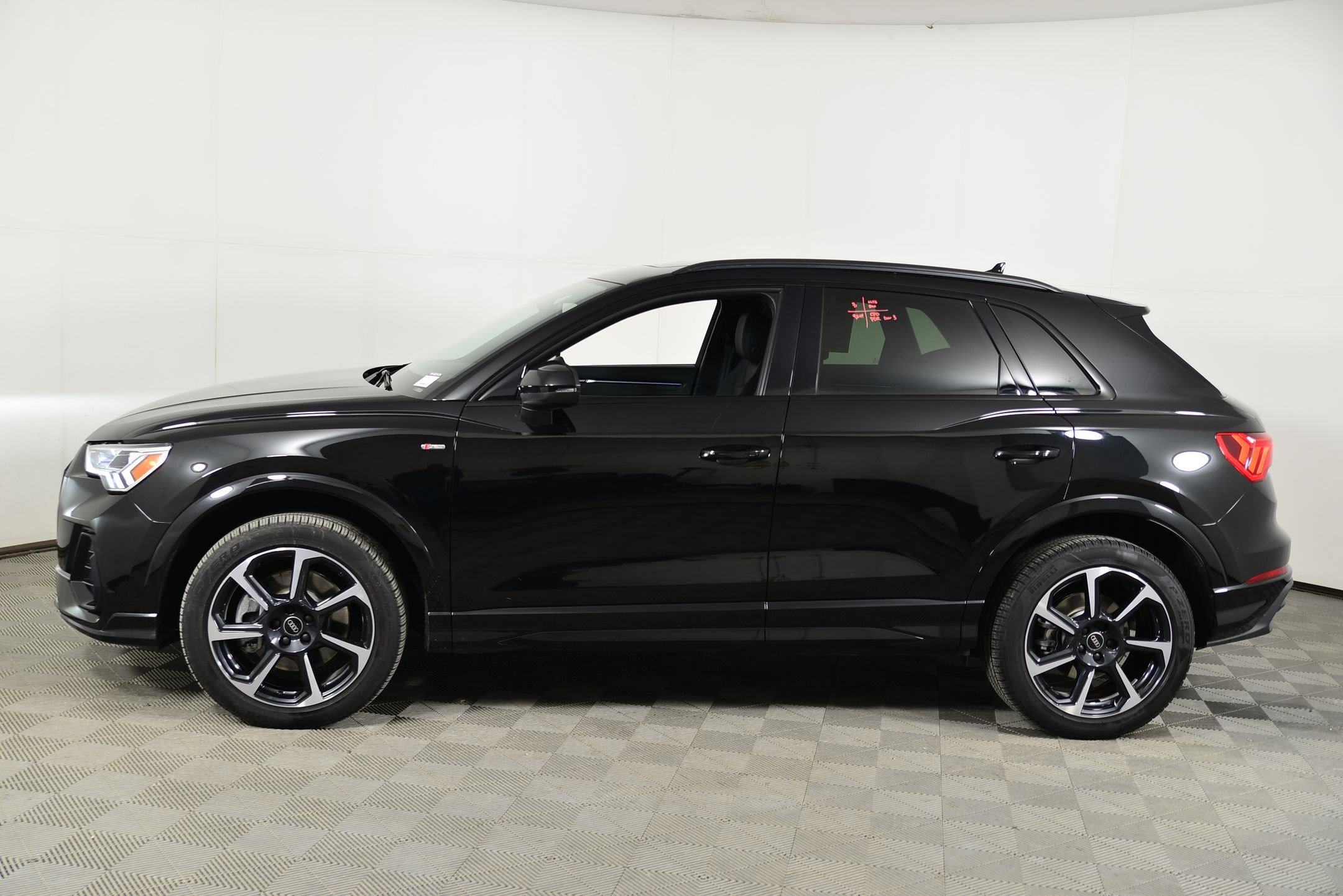 Certified 2025 Audi Q3 2.0T Premium Plus w/ Premium Plus Package image 2