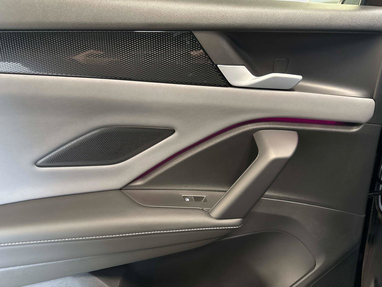 New 2026 Volkswagen Tiguan SE image 12