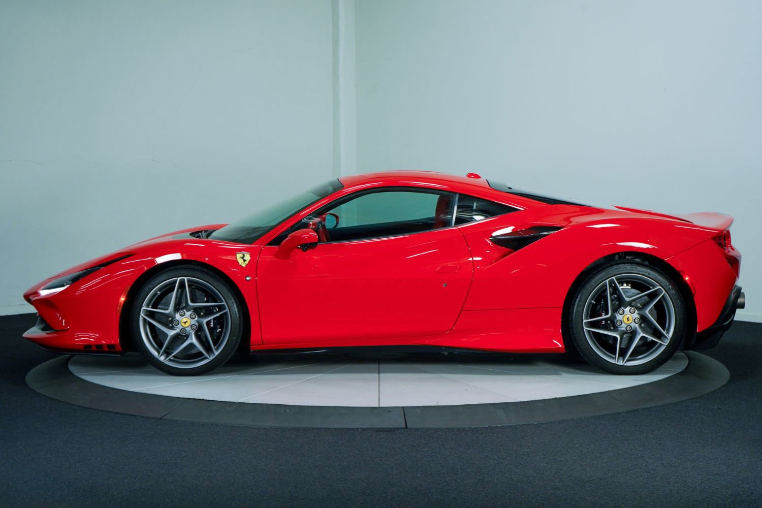 Used 2021 Ferrari F8 Tributo RWD image 7