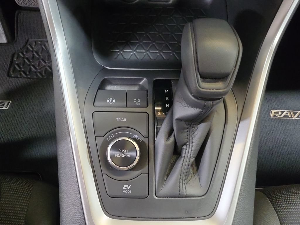 Used 2025 Toyota RAV4 LE AWD/4WD image 24