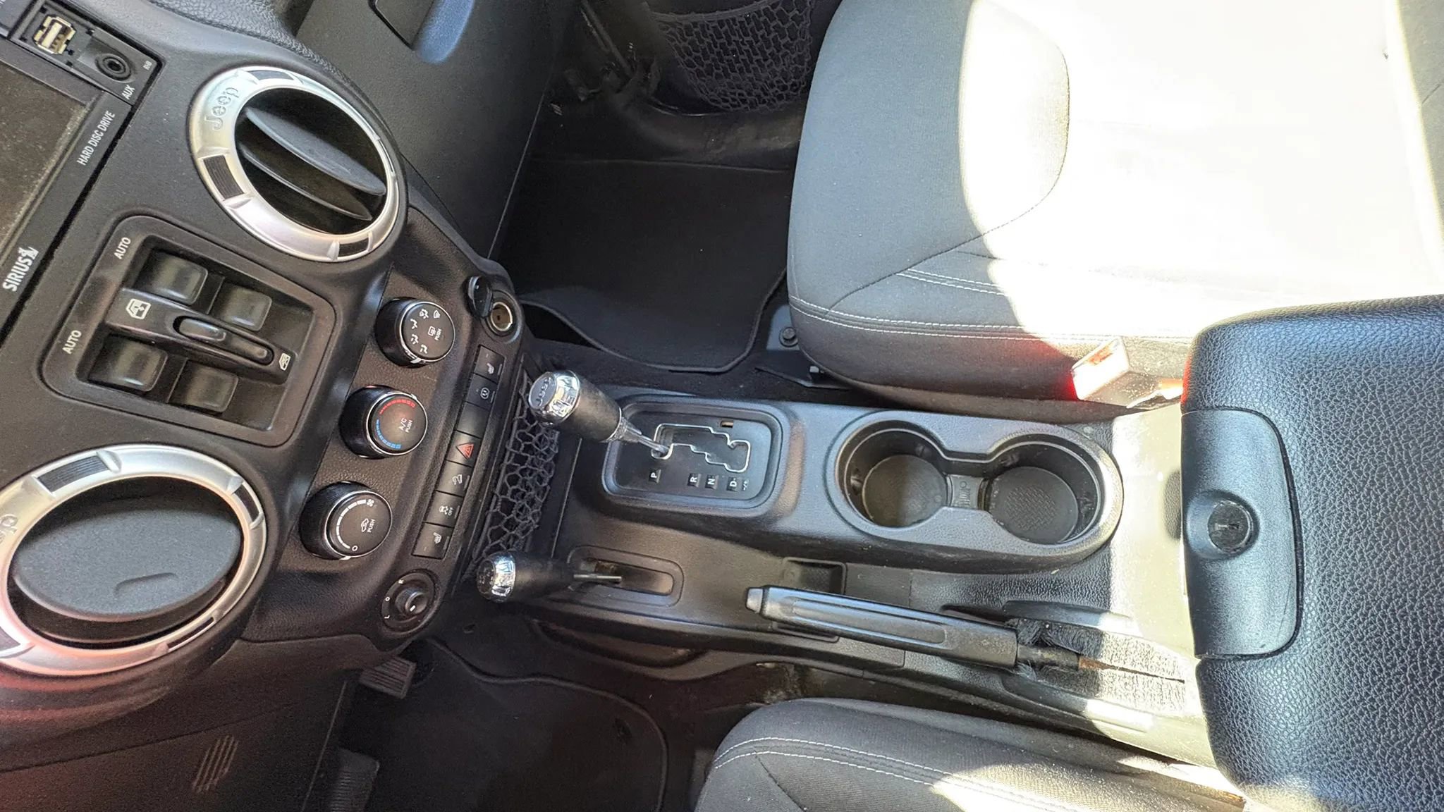 Used 2016 Jeep Wrangler Unlimited Sahara w/ Connectivity Group image 14