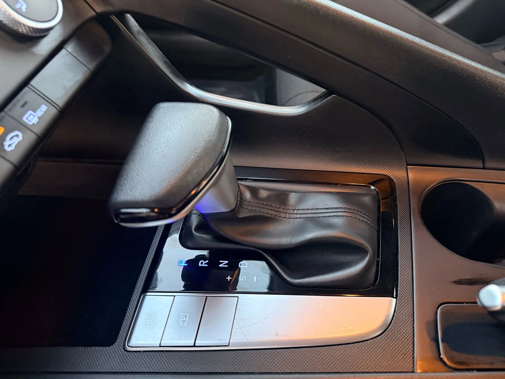 Used 2024 Hyundai Elantra SE image 17