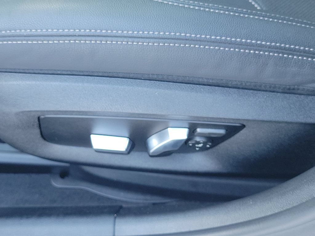 Used 2022 BMW 540i w/ M Sport Package RWD image 27