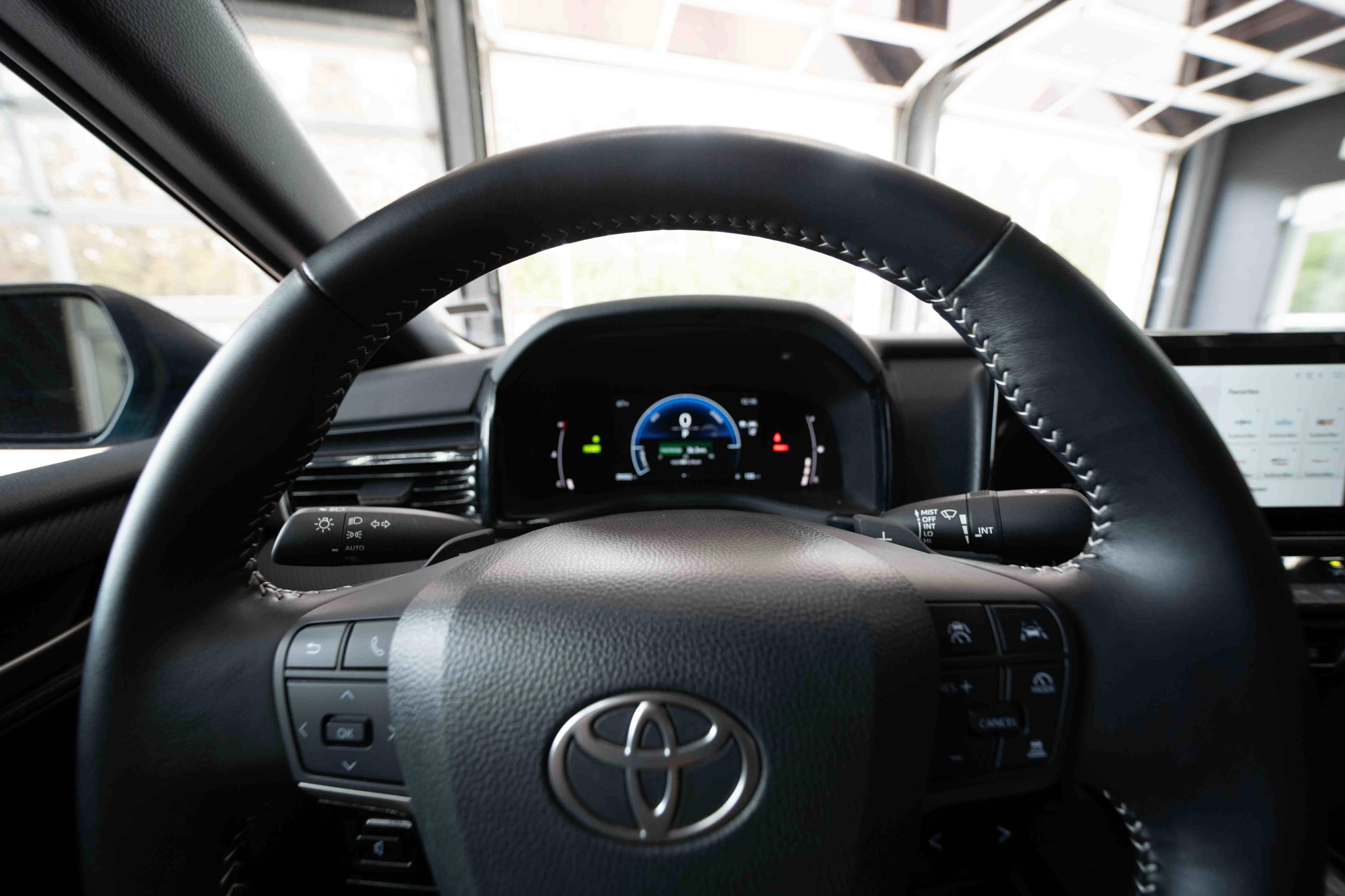 Used 2025 Toyota Camry SE image 15