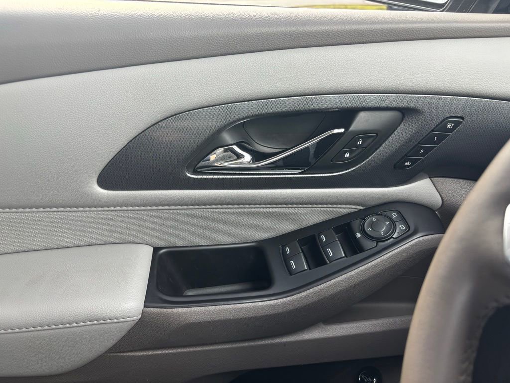 Used 2019 Chevrolet Traverse Premier w/ Driver Confidence II Package FWD image 30