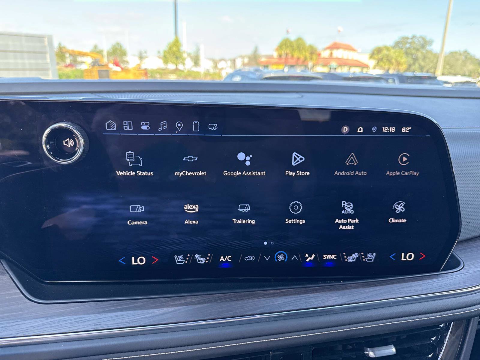 Used 2025 Chevrolet Suburban Premier image 25