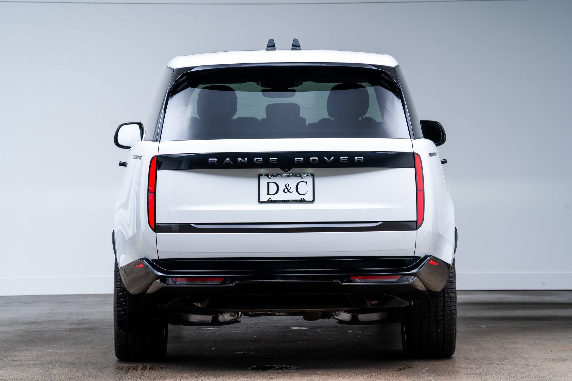 Used 2025 Land Rover Range Rover SE AWD/4WD image 5