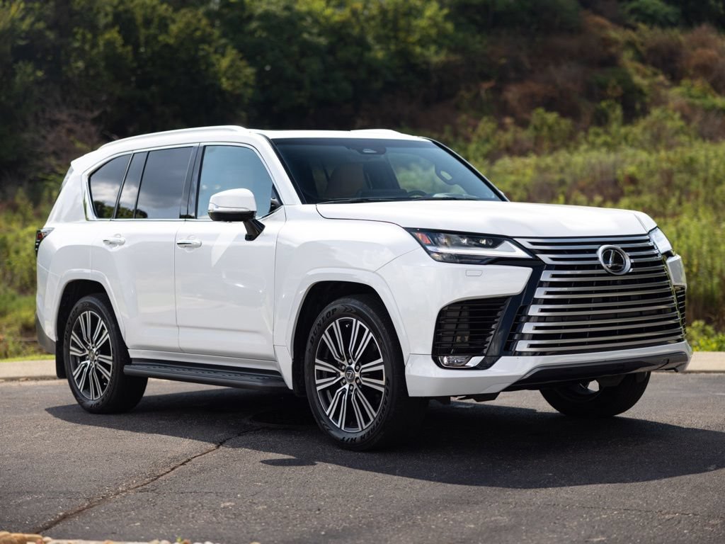 Used 2025 Lexus LX 600 4WD w/ Accessory Package (2T) image 9