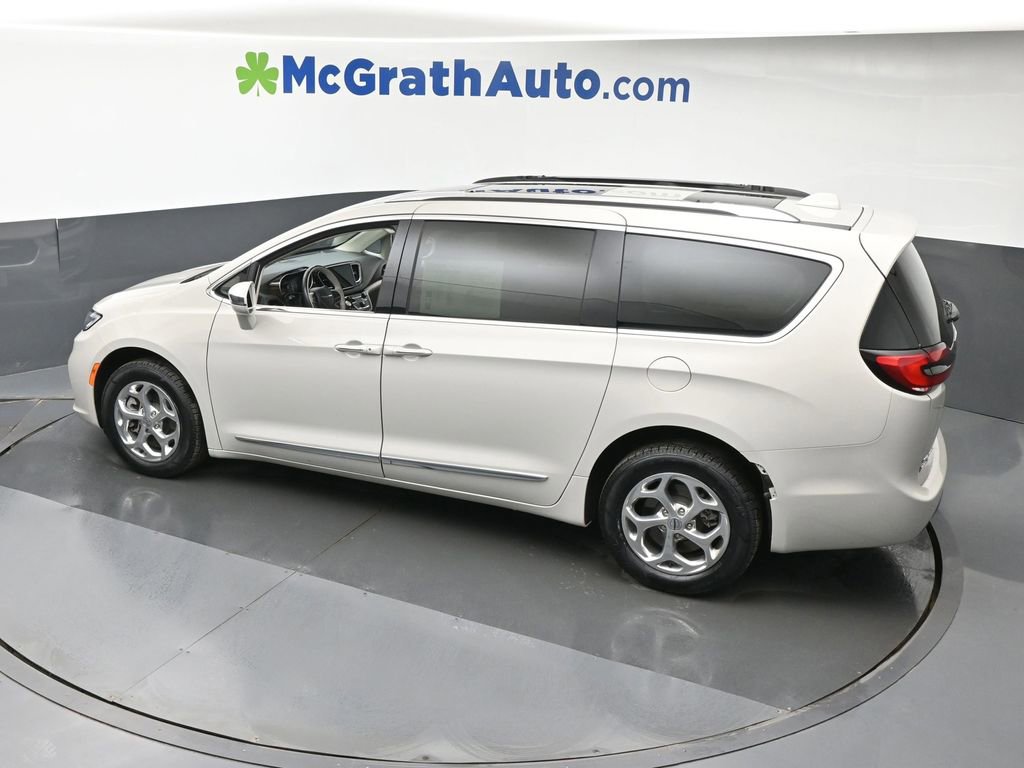 Used 2021 Chrysler Pacifica Limited image 25