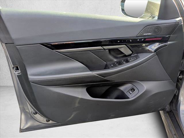 Used 2024 BMW 530i image 14