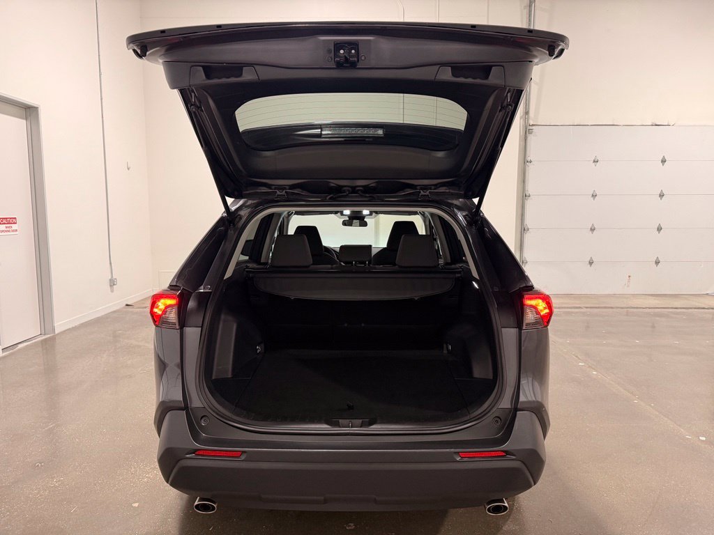 Used 2025 Toyota RAV4 XLE FWD image 9