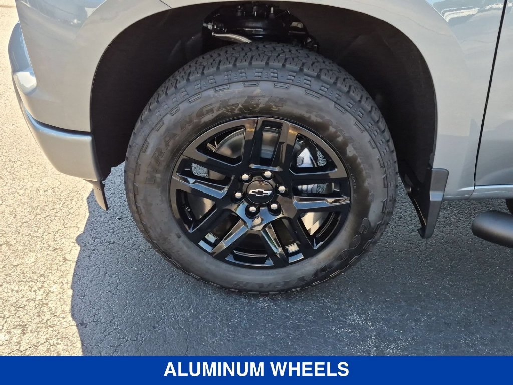 New 2026 Chevrolet Silverado 1500 Custom w/ Turbomax Blackout Package AWD/4WD image 10