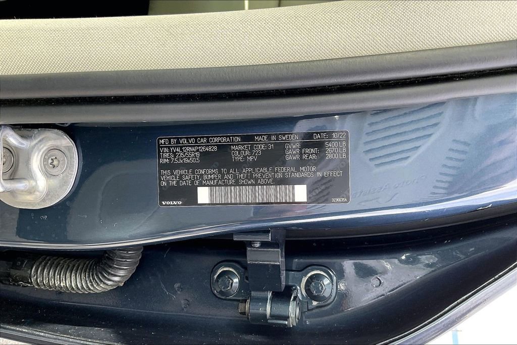Certified 2023 Volvo XC60 B5 Plus w/ Climate Package AWD/4WD image 18