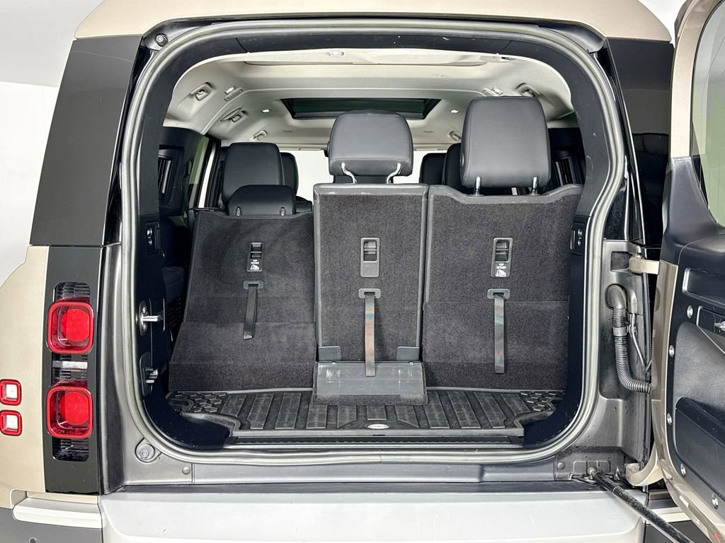 Used 2023 Land Rover Defender 130 SE AWD/4WD image 26