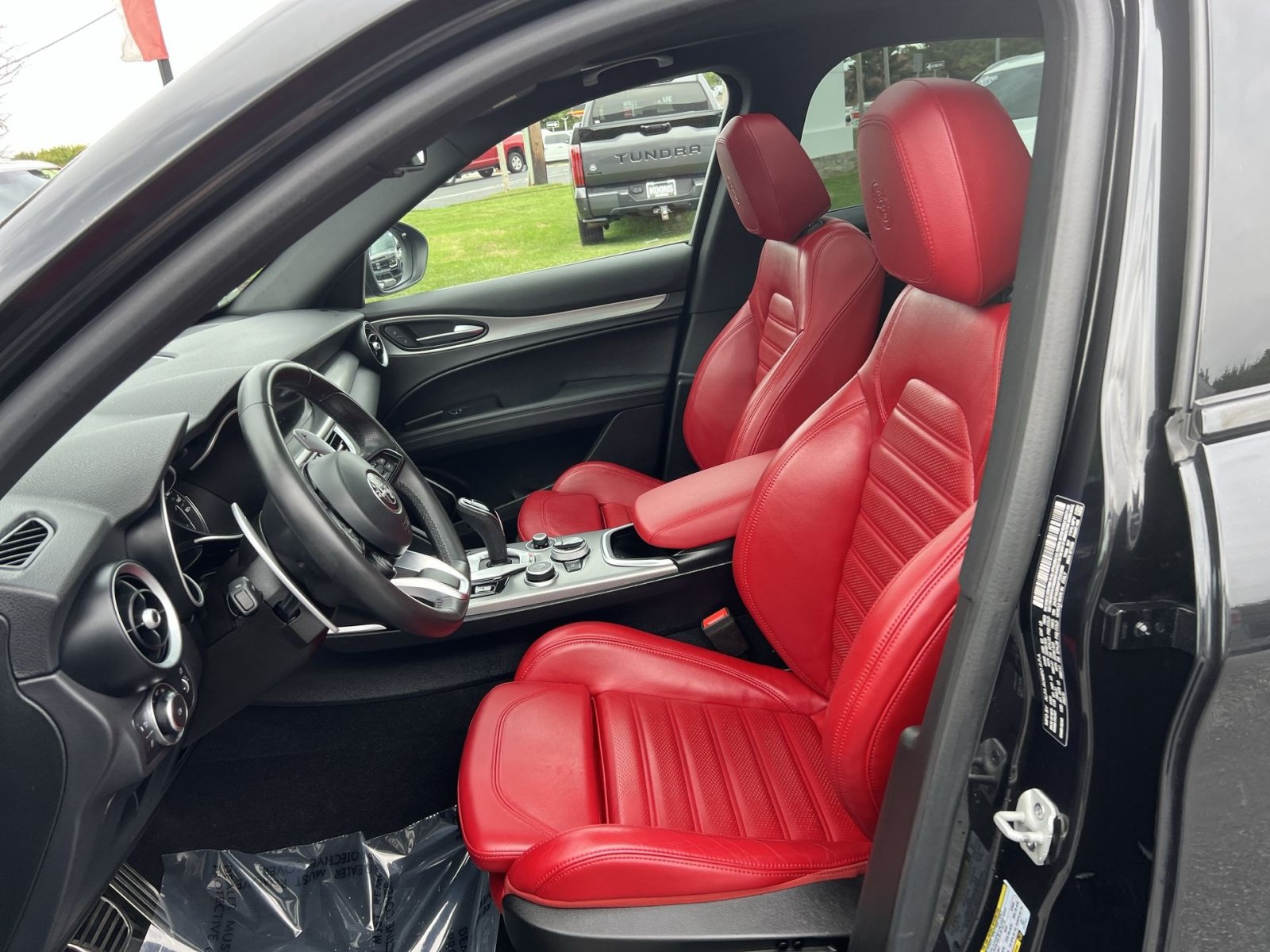 Used 2023 Alfa Romeo Stelvio Veloce AWD/4WD image 13