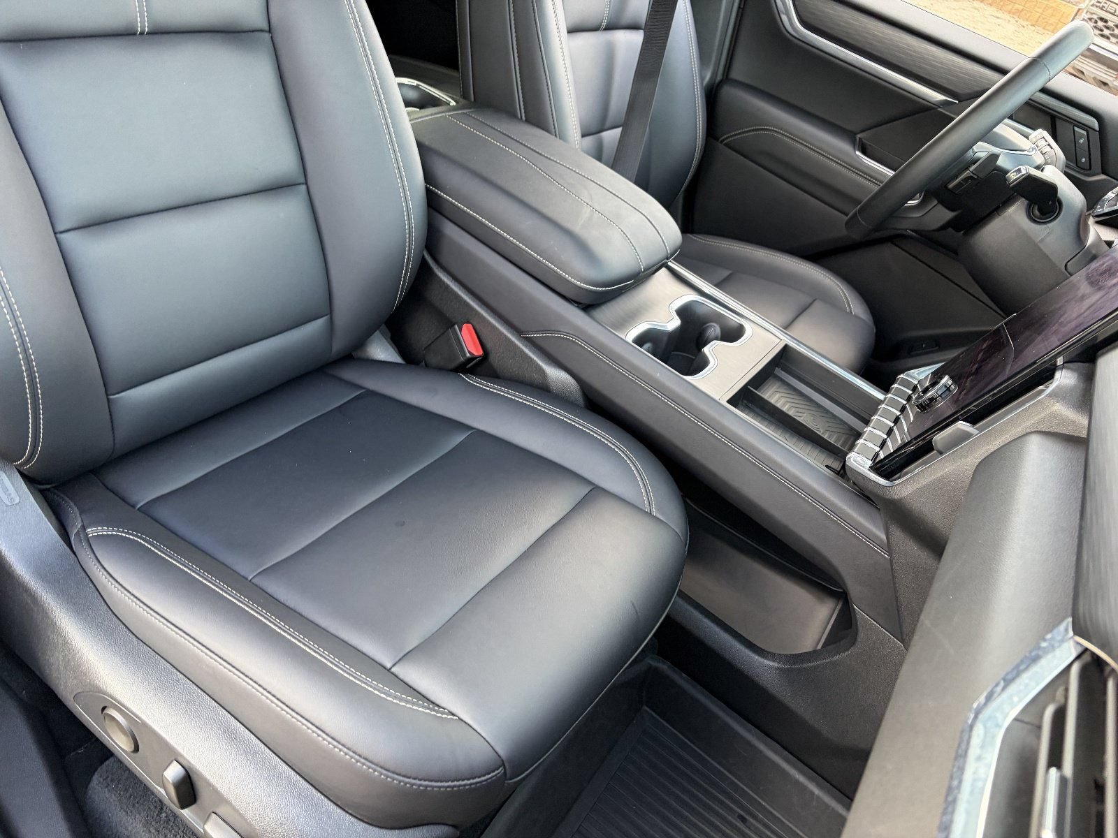 Certified 2025 GMC Acadia Elevation w/ Elevation Premium Package FWD image 11
