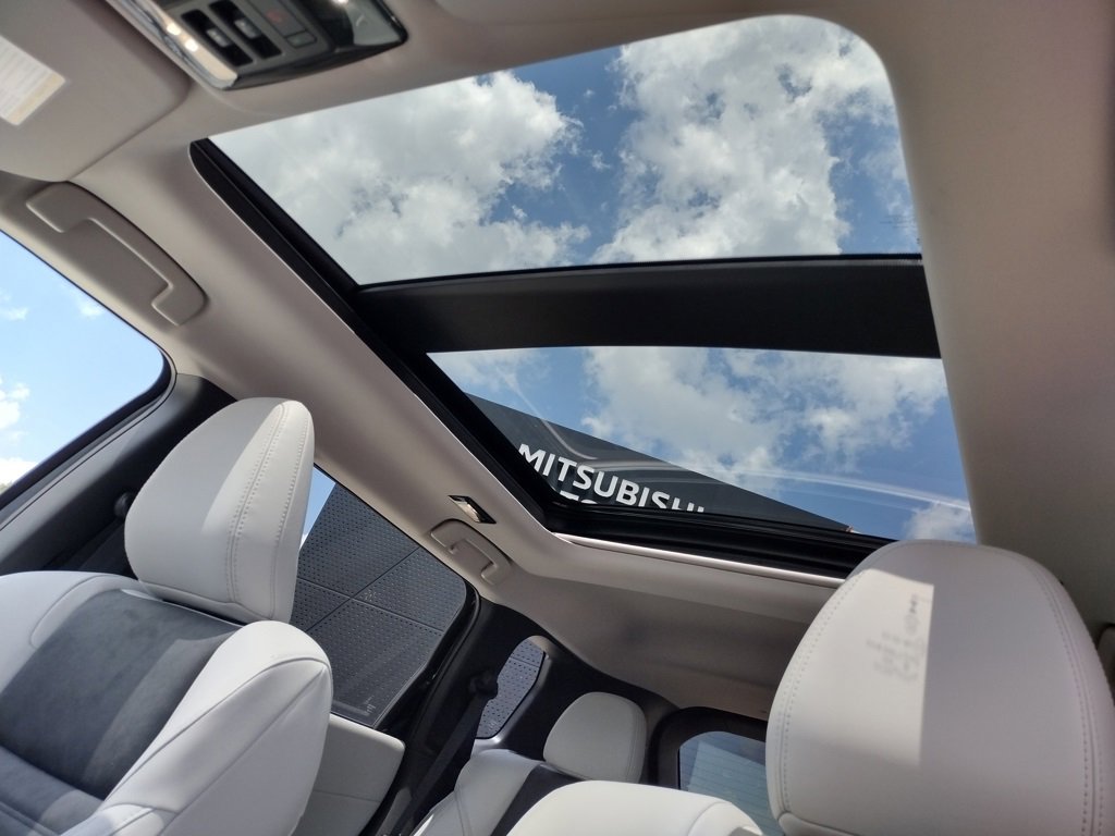 New 2025 Mitsubishi Outlander SE image 6