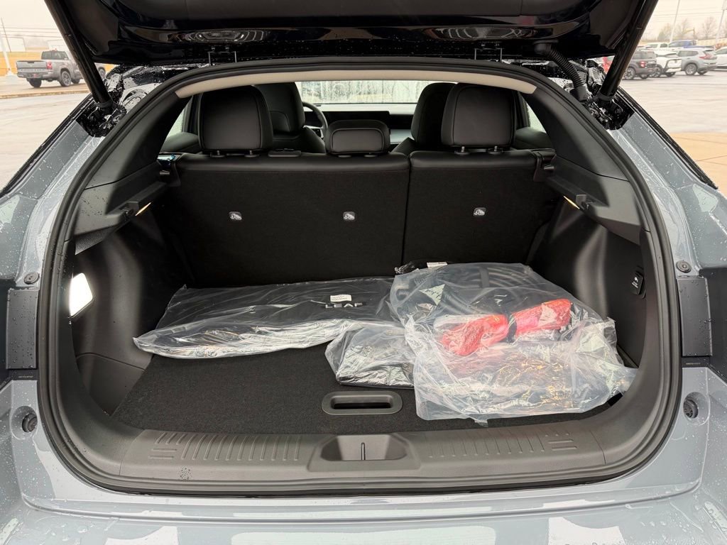 New 2026 Nissan Leaf Platinum+ w/ Cargo Package (Platinum+) FWD image 38