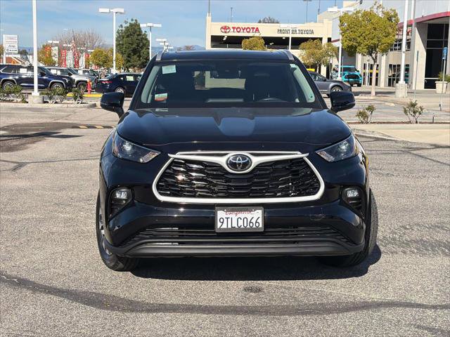 Certified 2025 Toyota Highlander XLE FWD image 2