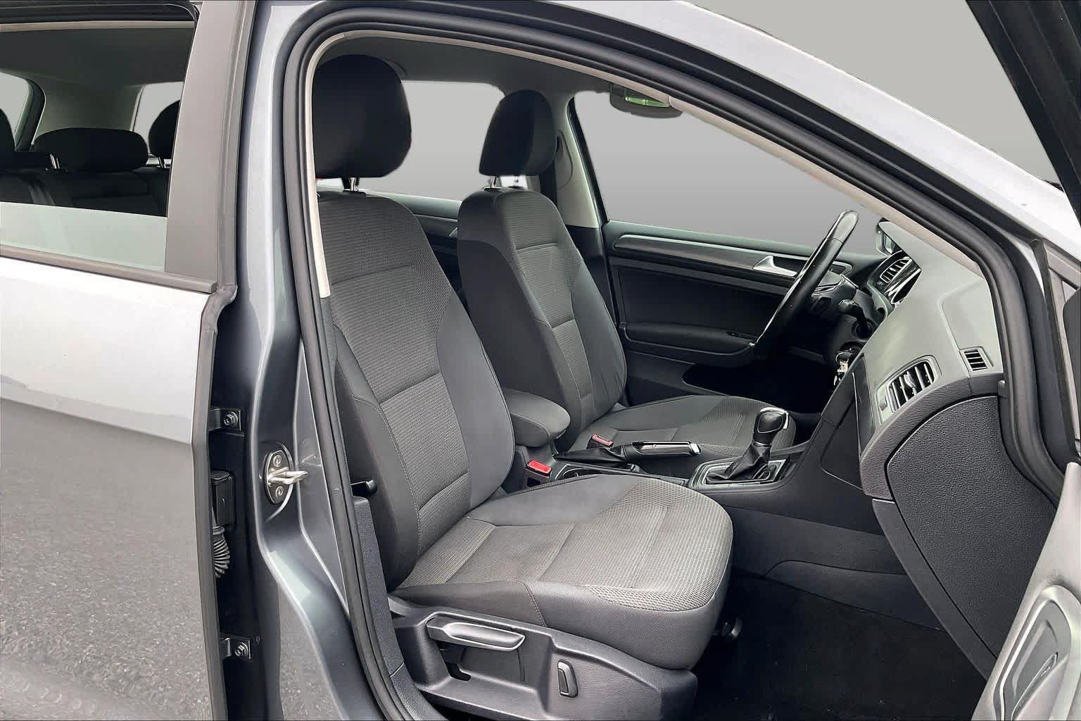 Used 2019 Volkswagen Golf S FWD image 8
