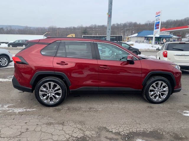 Used 2021 Toyota RAV4 XLE Premium image 8