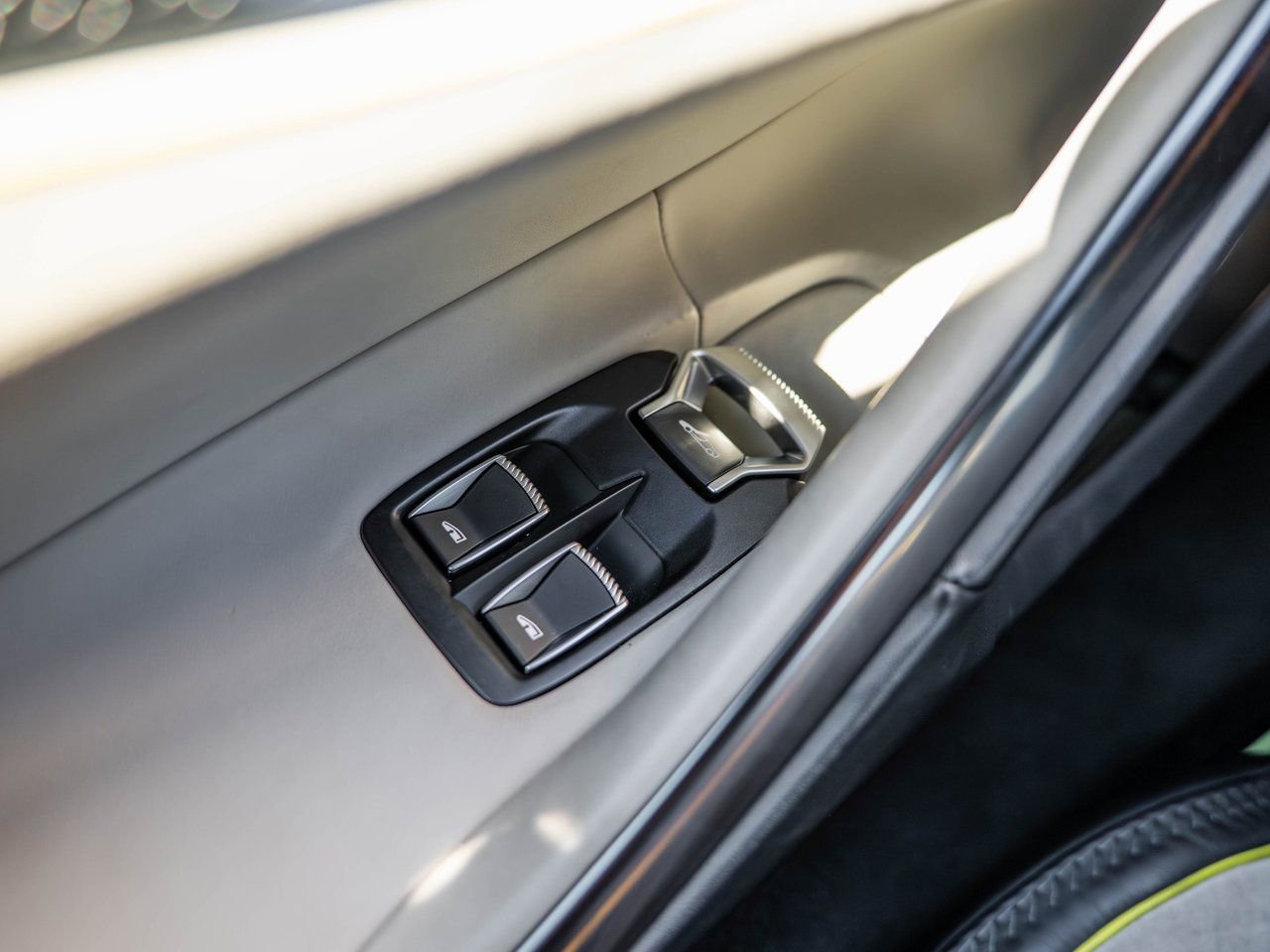 Used 2023 McLaren Artura image 15