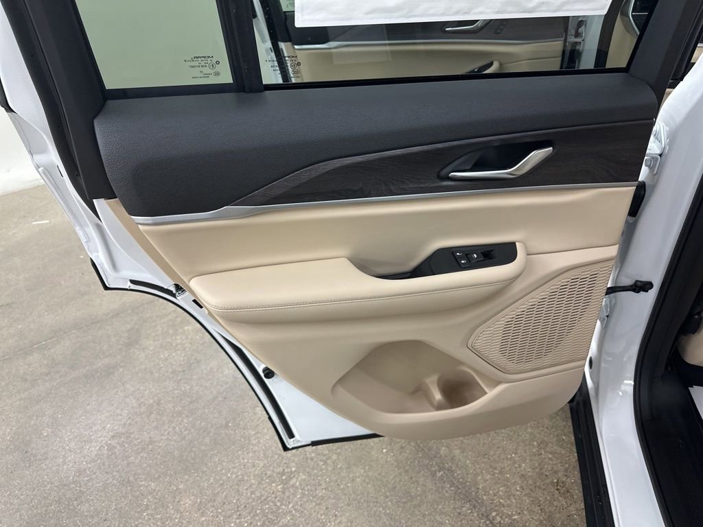 New 2025 Jeep Grand Cherokee Limited image 29