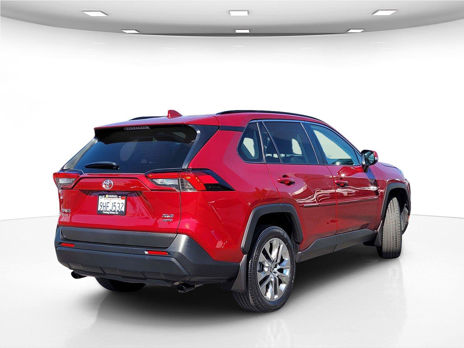Used 2021 Toyota RAV4 XLE Premium AWD/4WD image 7