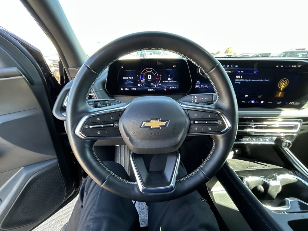 Certified 2025 Chevrolet Traverse LT AWD/4WD image 9