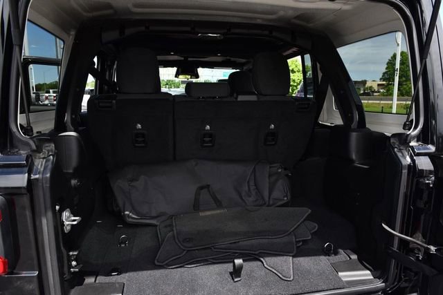 Used 2025 Jeep Wrangler Unlimited Sahara w/ Safety Group AWD/4WD image 26