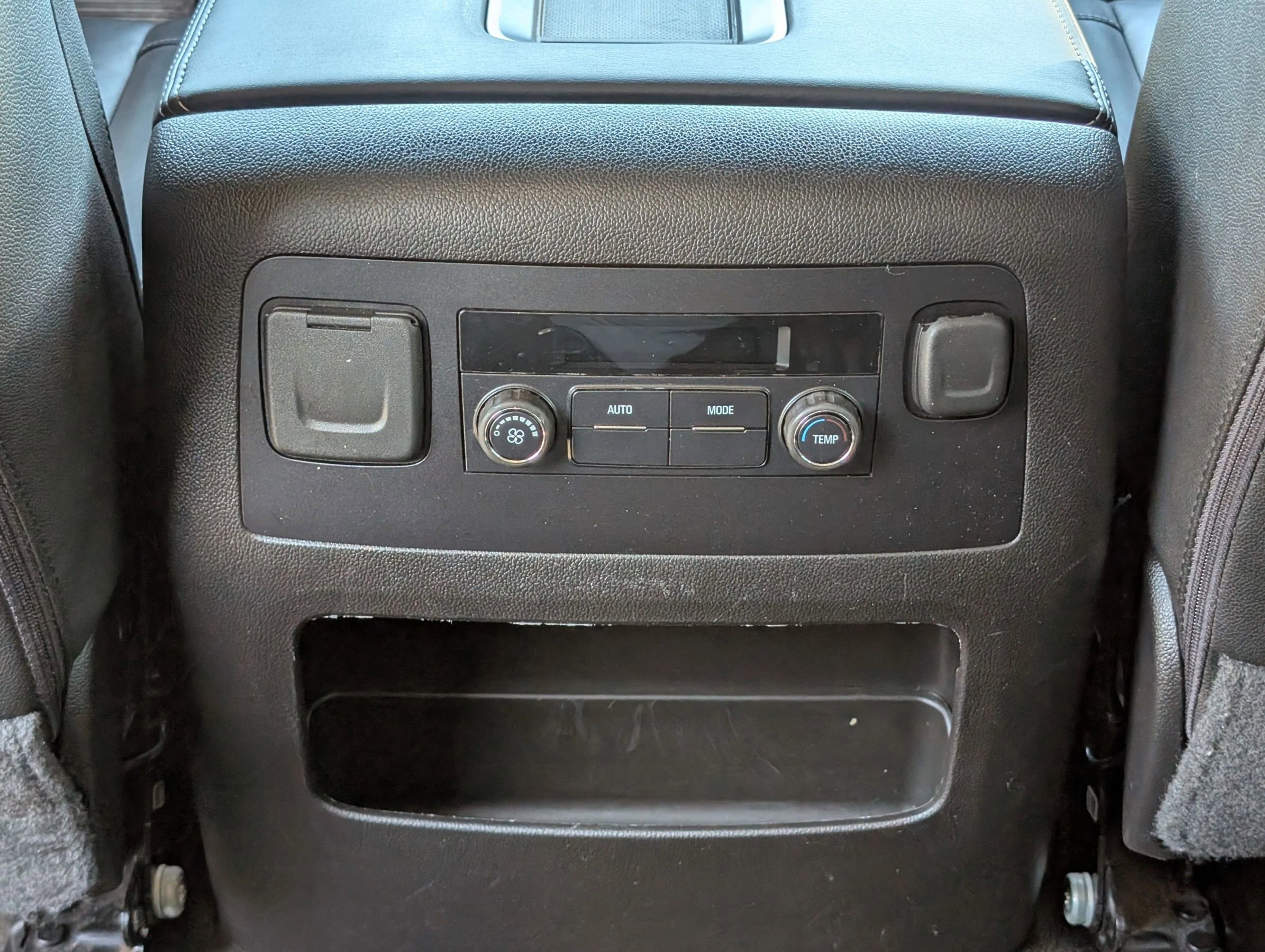 Used 2016 Chevrolet Suburban LT image 33