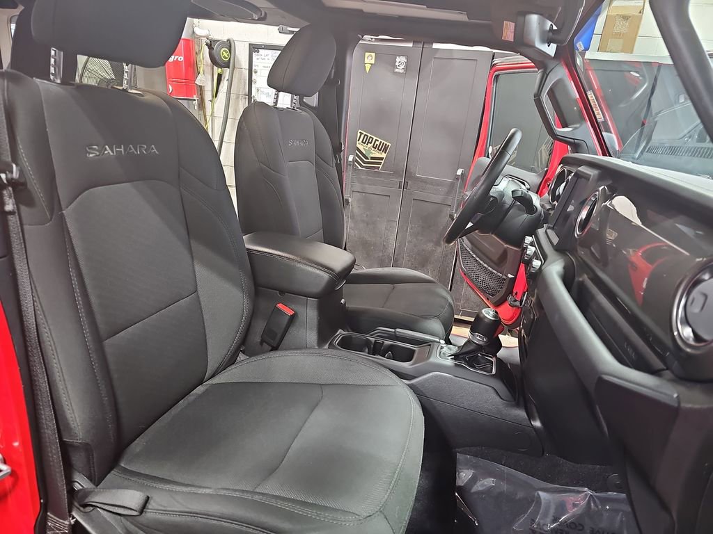Used 2022 Jeep Wrangler Unlimited Sahara w/ Cold Weather Group image 10