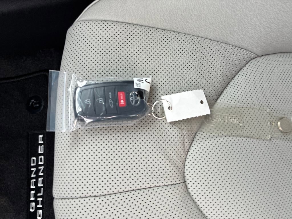 New 2026 Toyota Grand Highlander Limited image 59