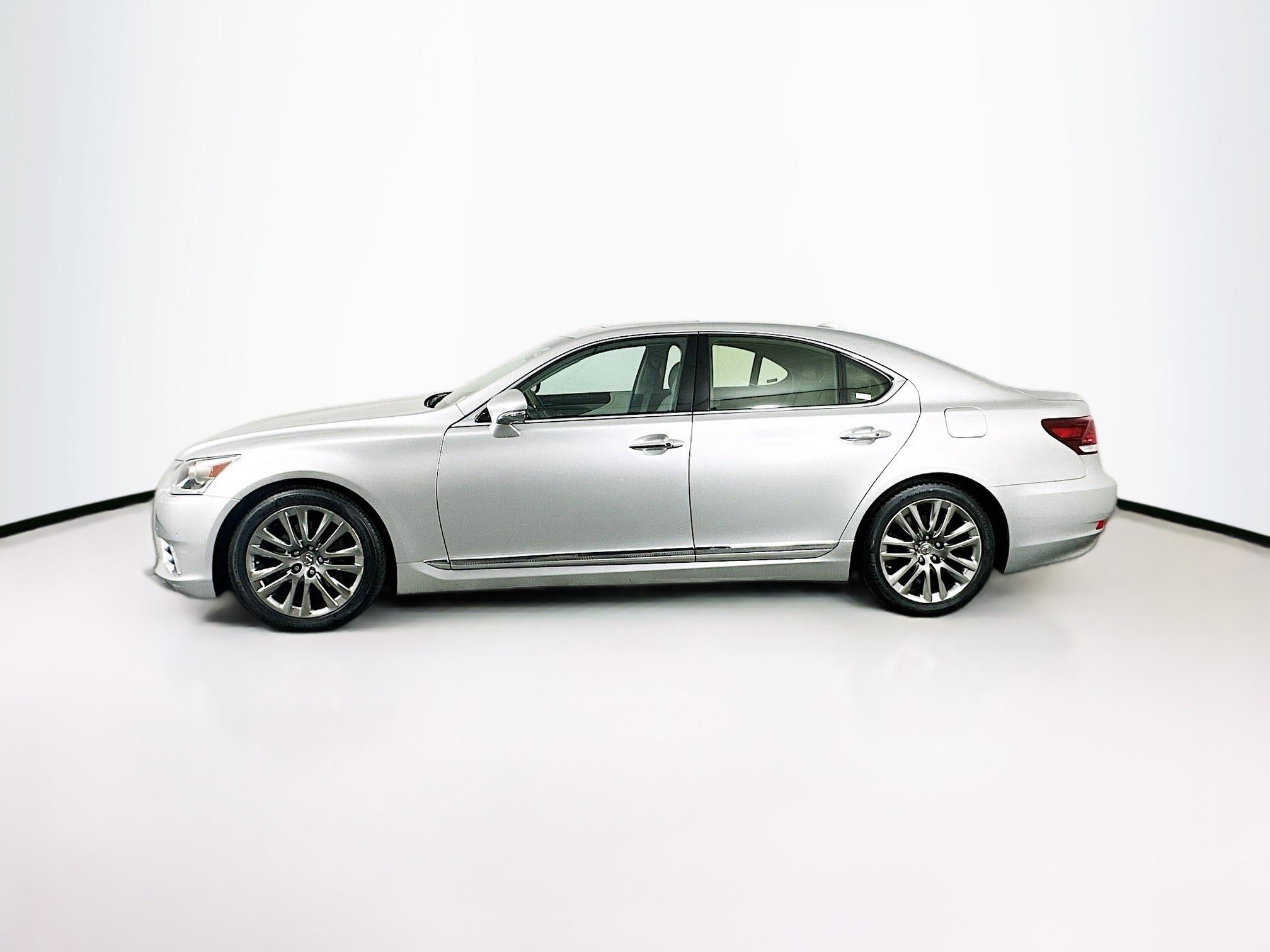 Used 2017 Lexus LS 460 w/ Comfort Package RWD image 4