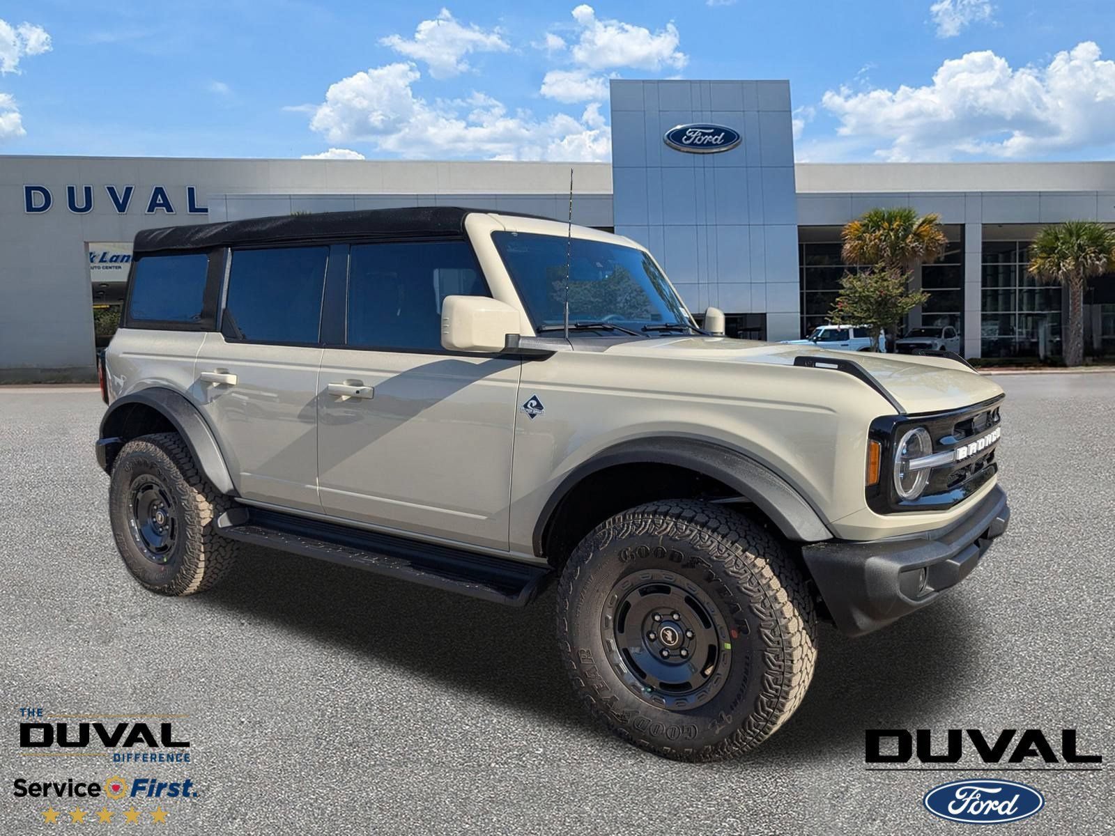 New 2025 Ford Bronco Outer Banks w/ Sasquatch Package AWD/4WD image 1