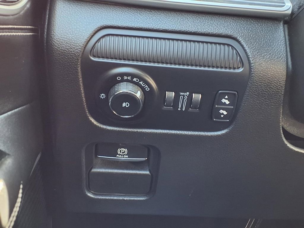 Used 2023 Jeep Wagoneer L Series II AWD/4WD image 16